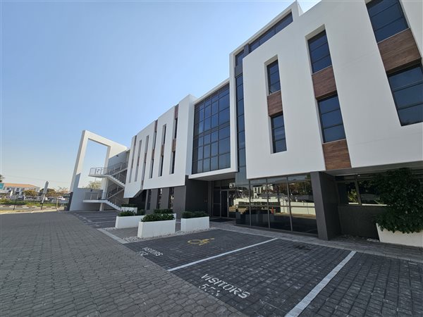 2 592  m² Commercial space