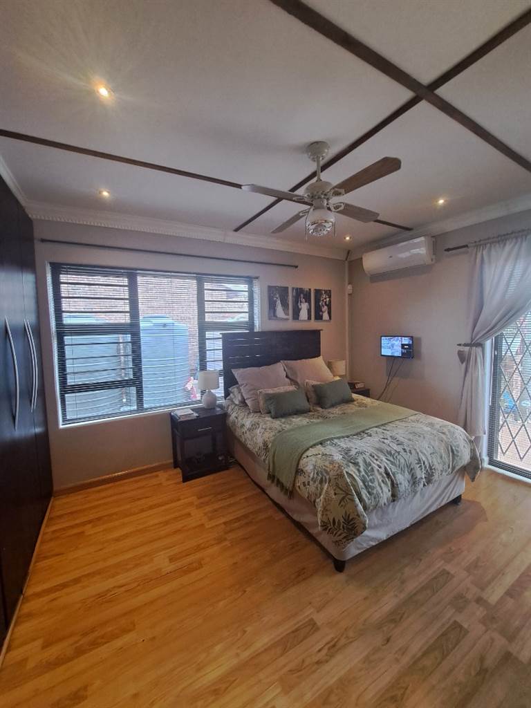 3 Bed House in Scheepers Heights photo number 18