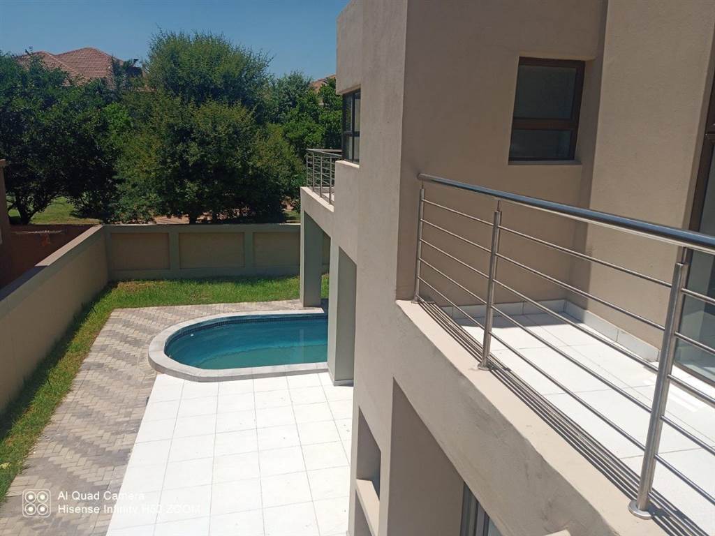 6 Bed House in Glen Marais photo number 23