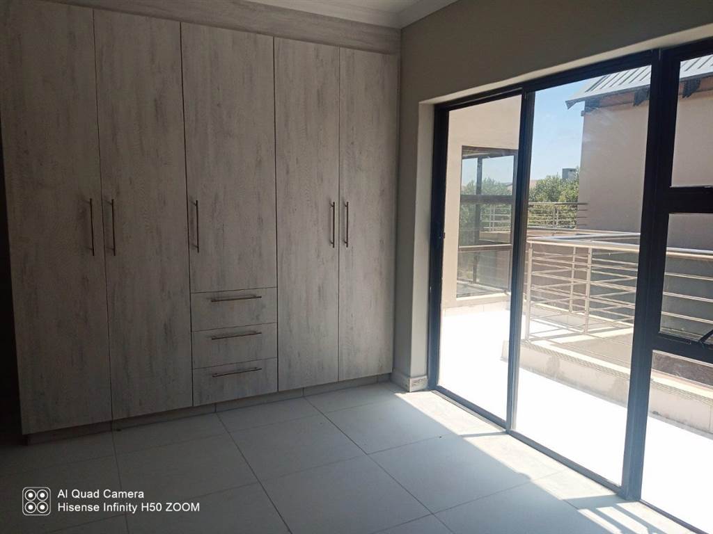 6 Bed House in Glen Marais photo number 6