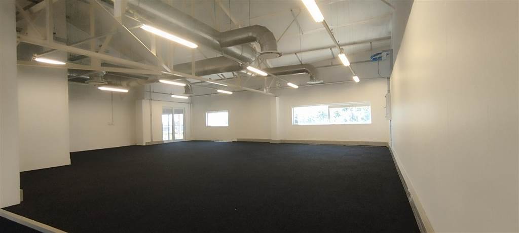 168  m² Office Space in Stamford Hill photo number 3