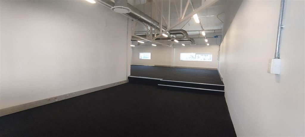 168  m² Office Space in Stamford Hill photo number 2