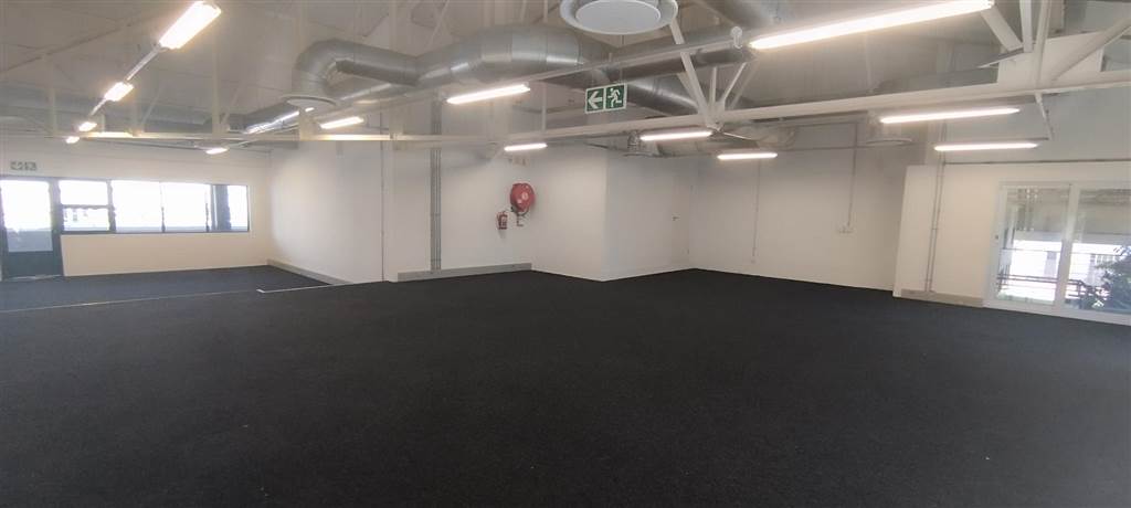 168  m² Office Space in Stamford Hill photo number 5
