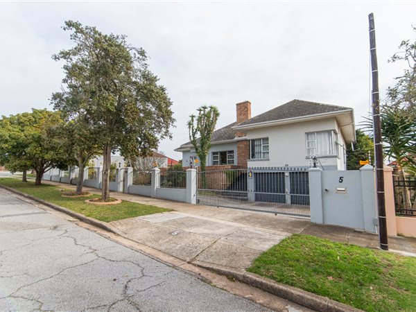 5 Bedroom House 5 Bedroom House