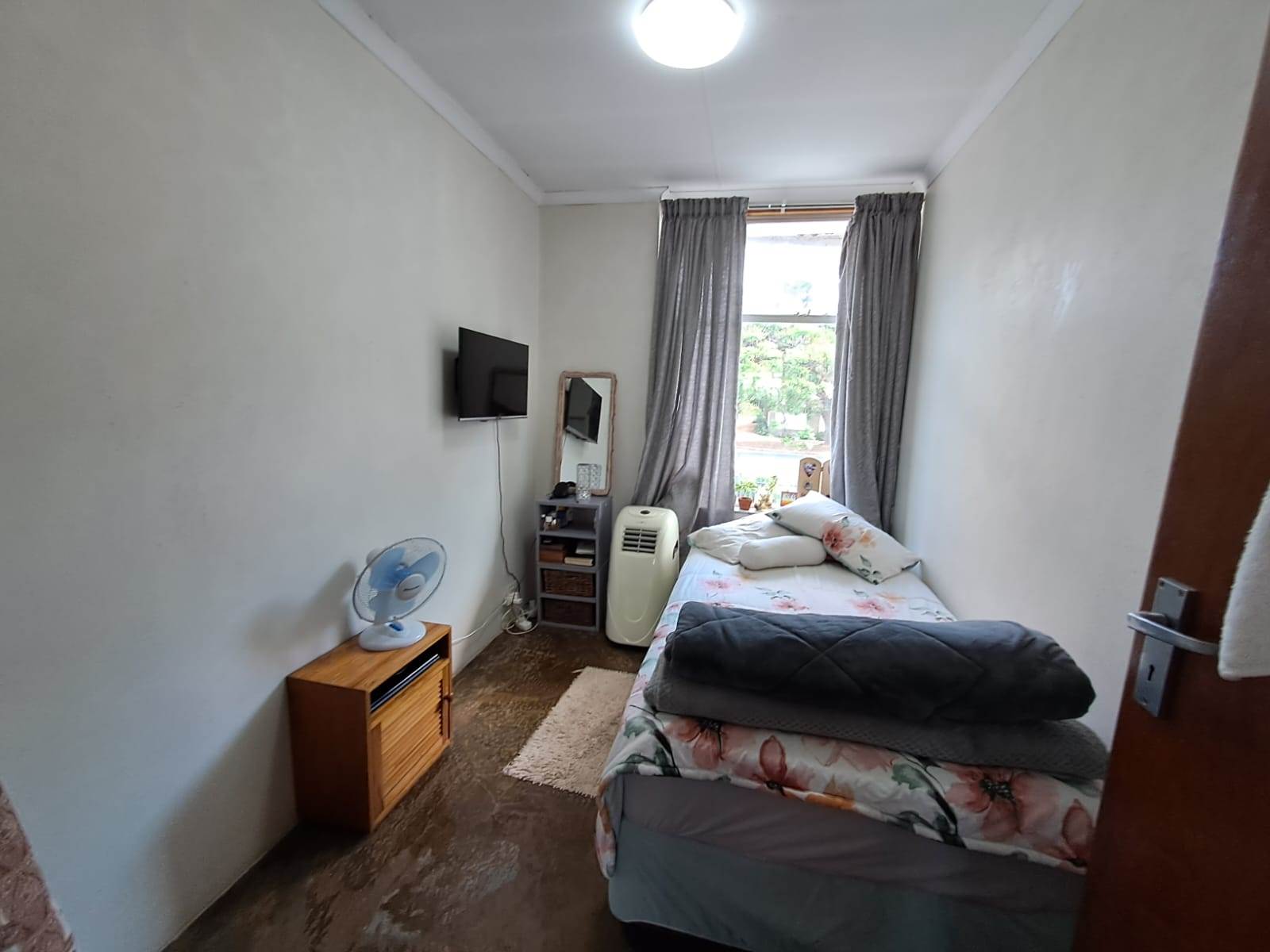 3 Bed Duplex in Pretoria Gardens photo number 19