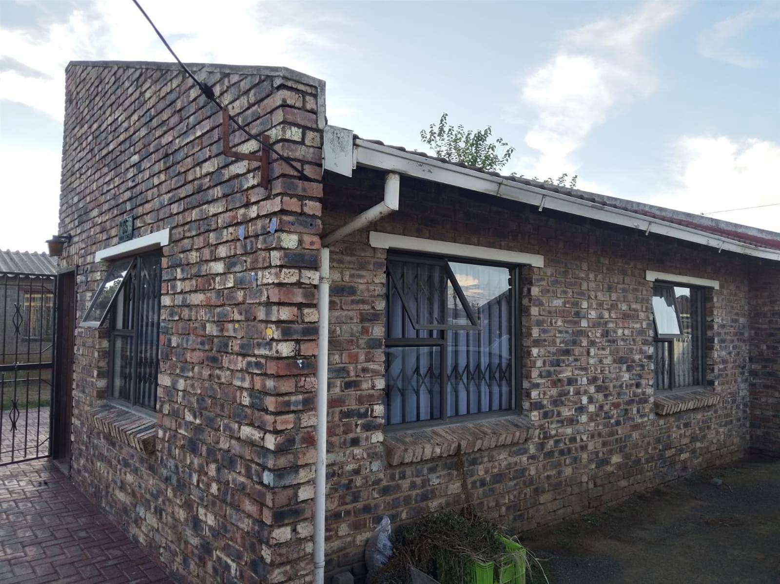 2 Bed House in Bloemfontein photo number 11
