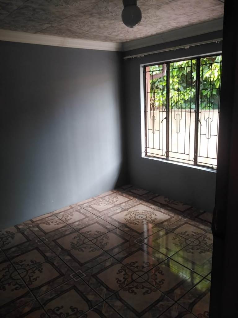 4 Bed House in Soshanguve photo number 15