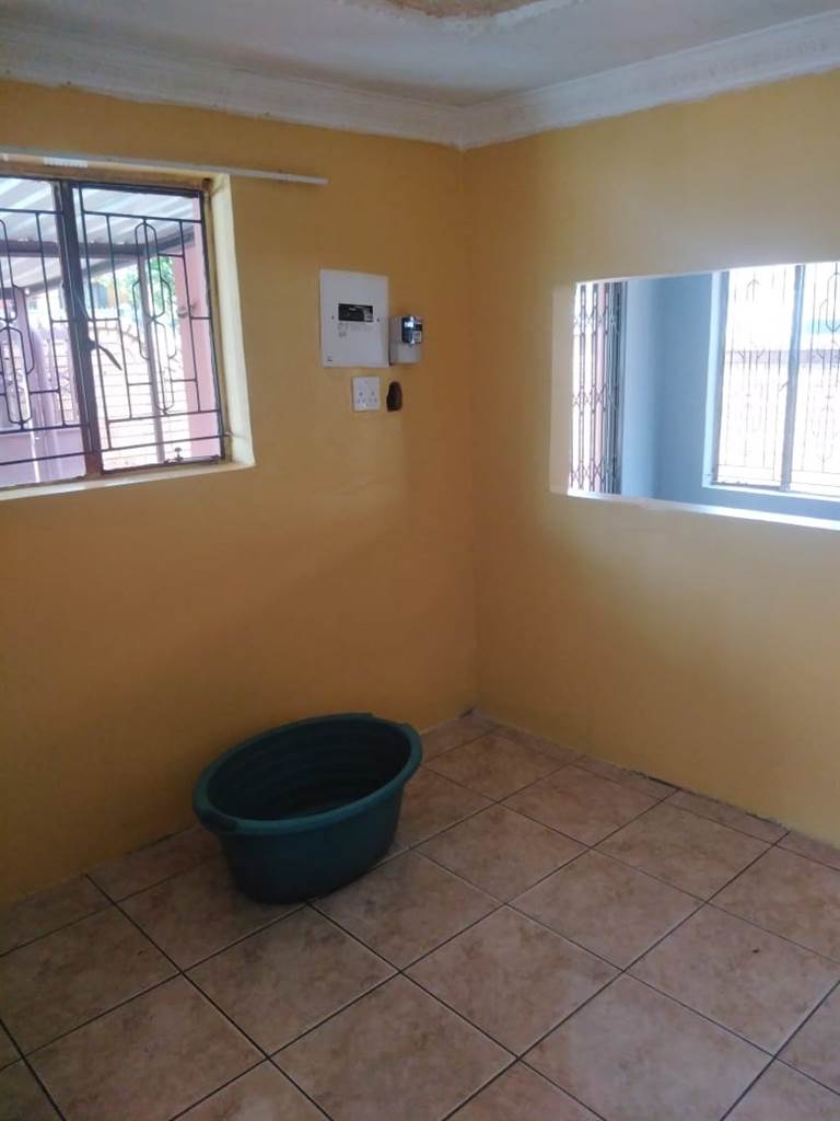 4 Bed House in Soshanguve photo number 10