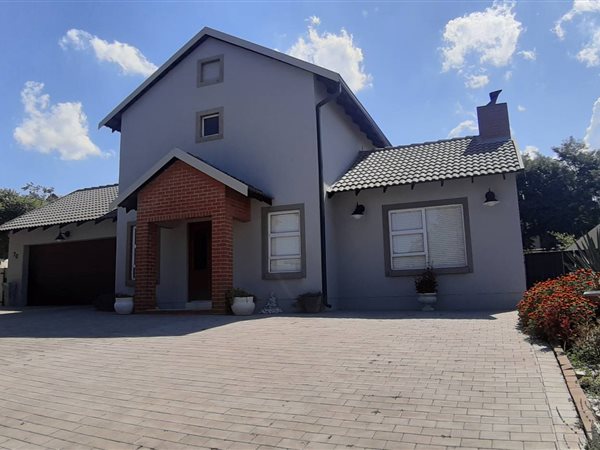 5 Bed House in Mooikloof Equestrian Estate
