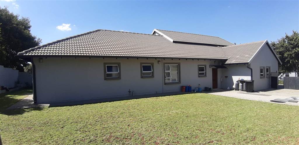 5 Bed House in Mooikloof Equestrian Estate photo number 10