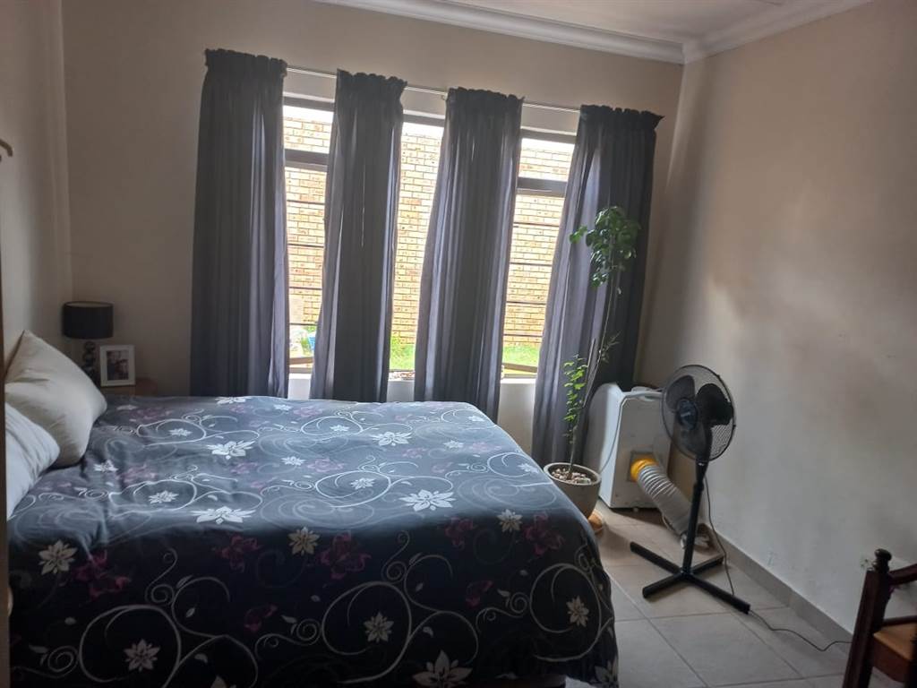 2 Bed House in Mmabatho photo number 8