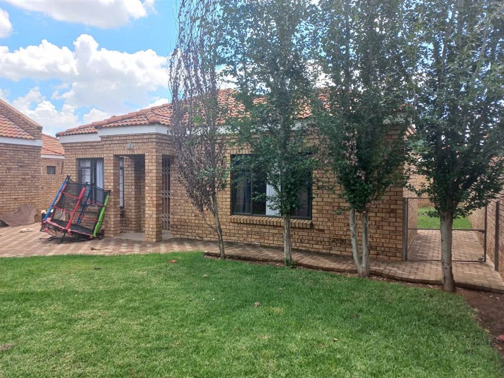 2 Bed House in Mmabatho photo number 14
