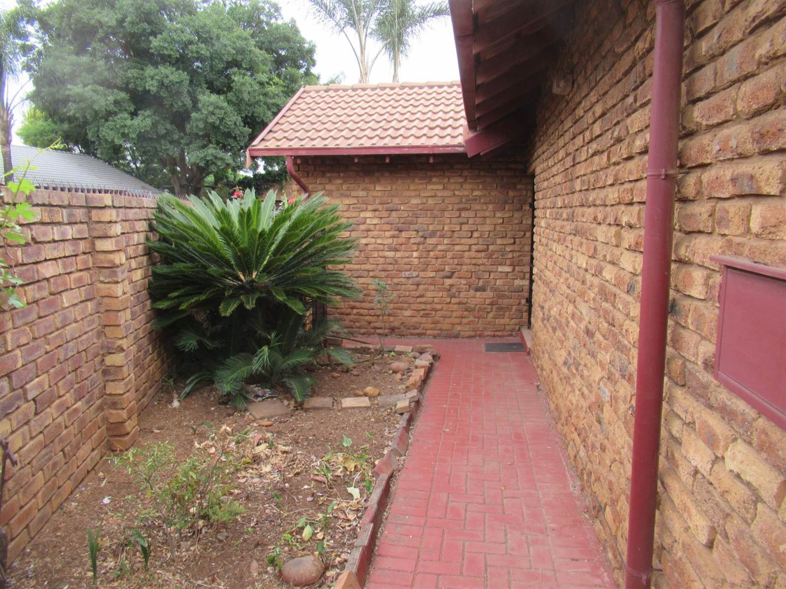 3 Bed House in Rooihuiskraal North photo number 5
