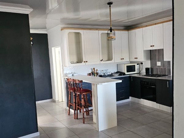 2.5 Bedroom House 2.5 Bedroom House