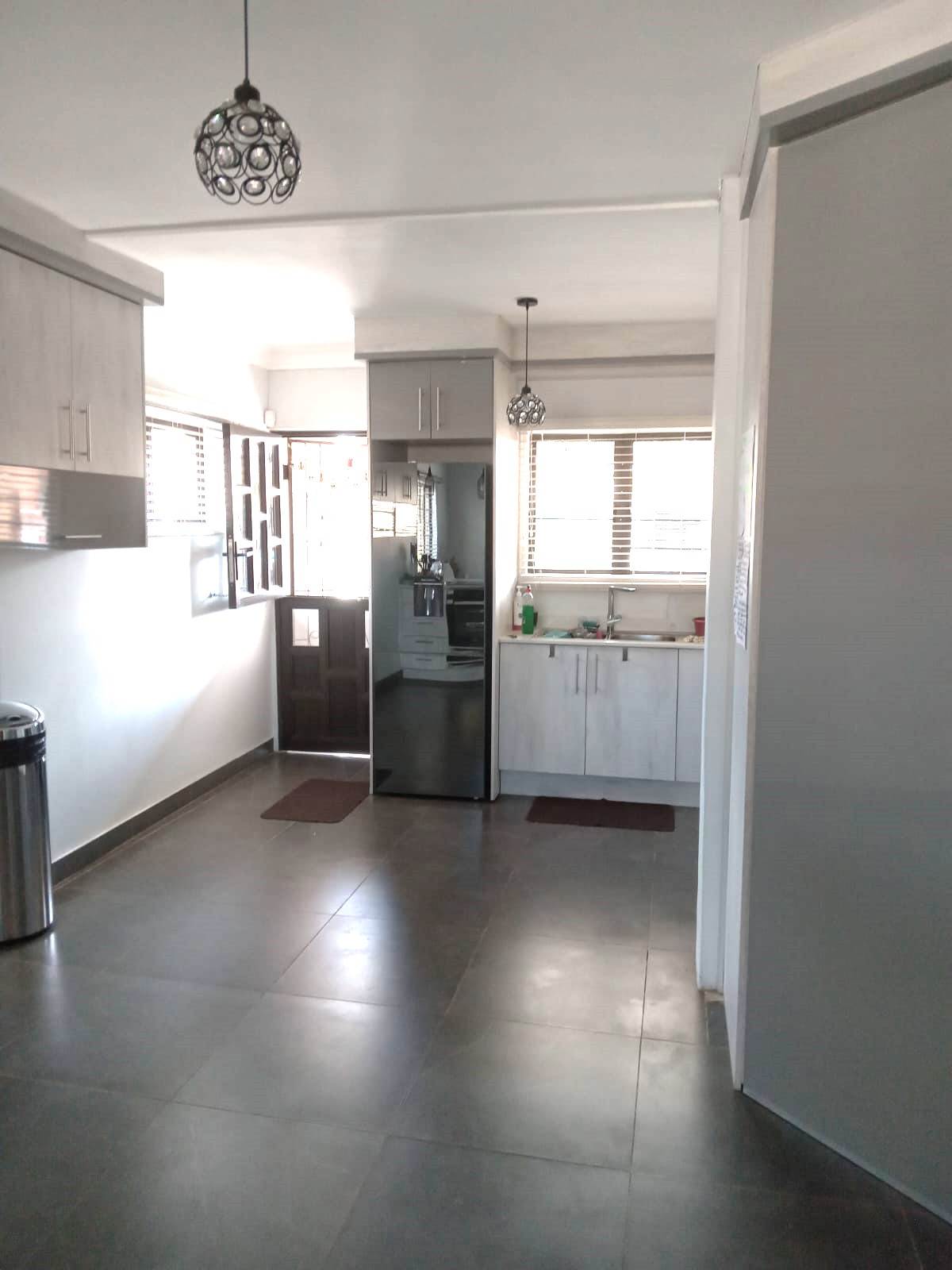 5 Bed House in Merebank East photo number 6