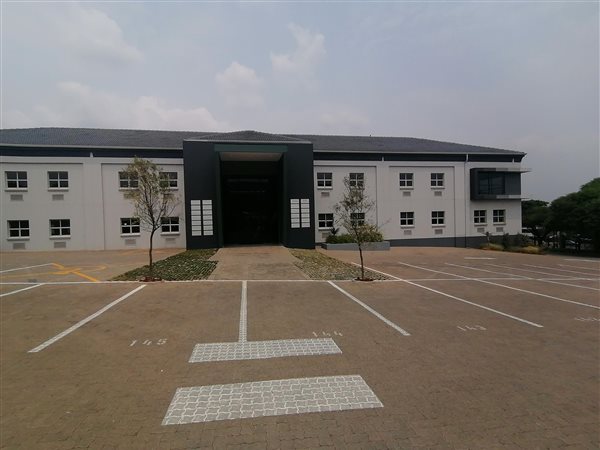 586  m² Commercial space in Halfway Gardens