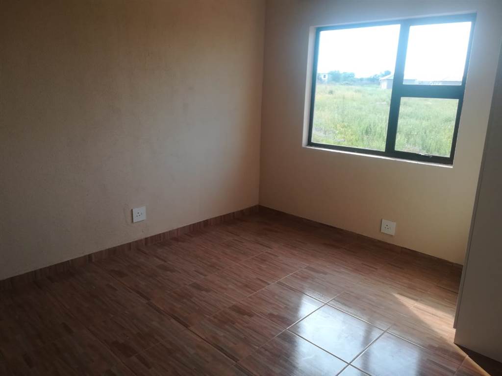 3 Bed House in Reiger Park photo number 8
