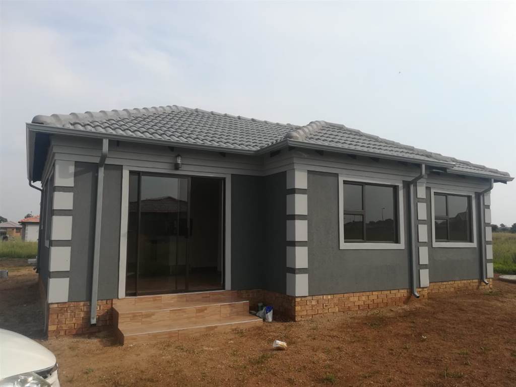 3 Bed House in Reiger Park photo number 3