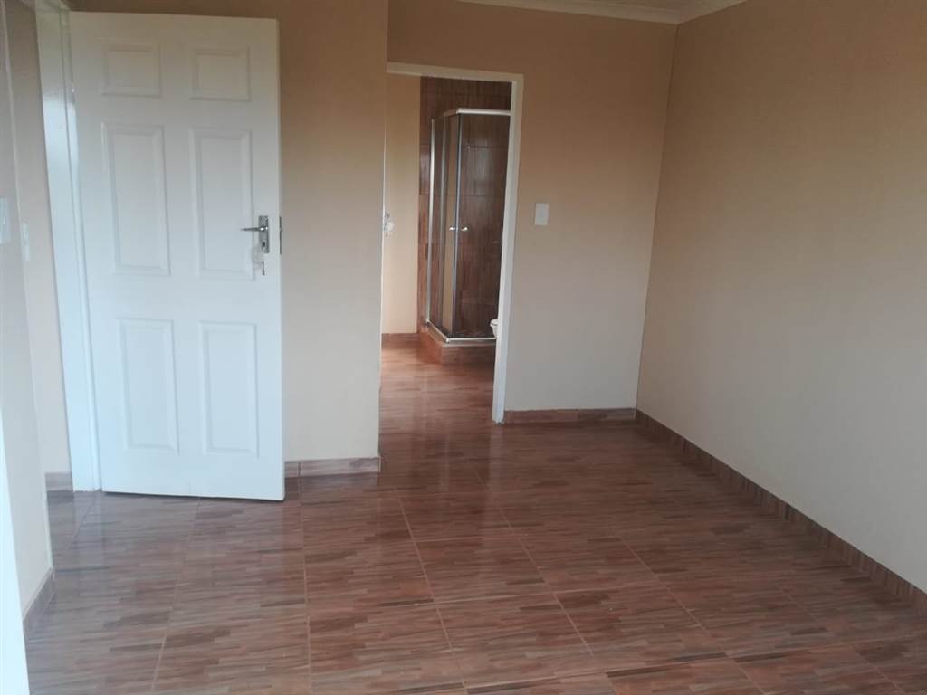 3 Bed House in Reiger Park photo number 12