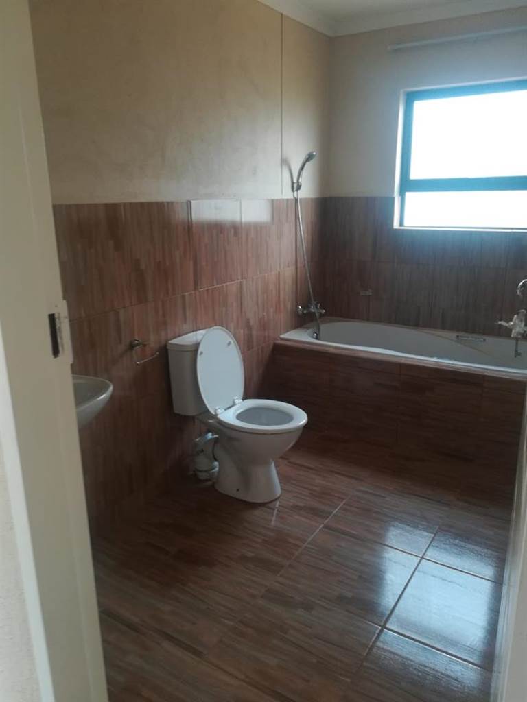 3 Bed House in Reiger Park photo number 10