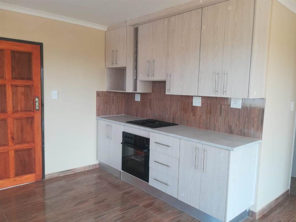 3 Bed House in Reiger Park photo number 2