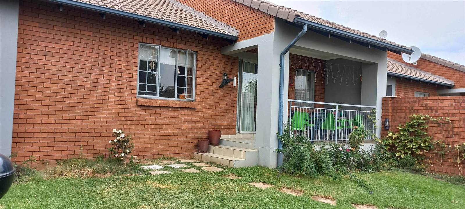 3 Bed Townhouse in Mooikloof Ridge photo number 2