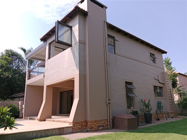 3 Bed Cluster in Ruimsig Country Estate