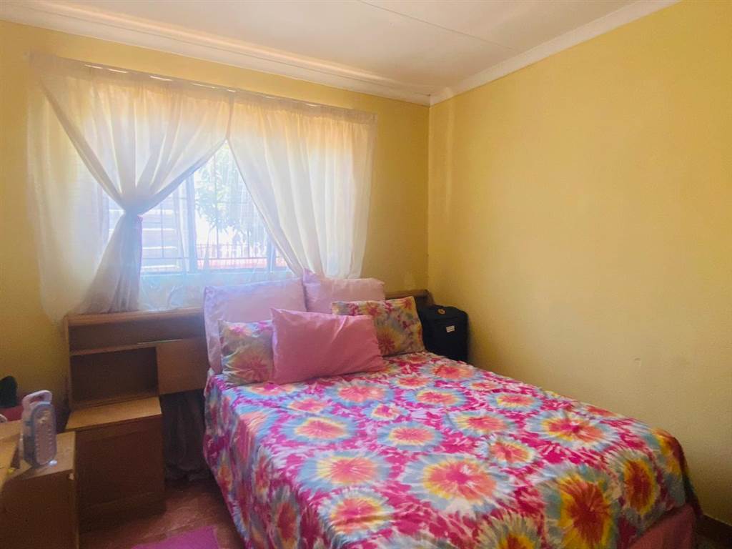 2 Bed House in Mabopane photo number 24