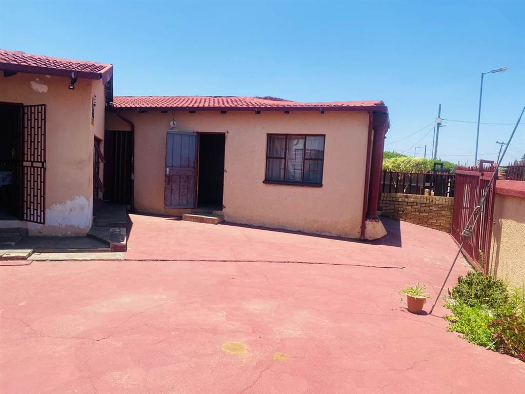 2 Bed House in Mabopane photo number 26