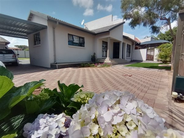 4 Bedroom House 4 Bedroom House