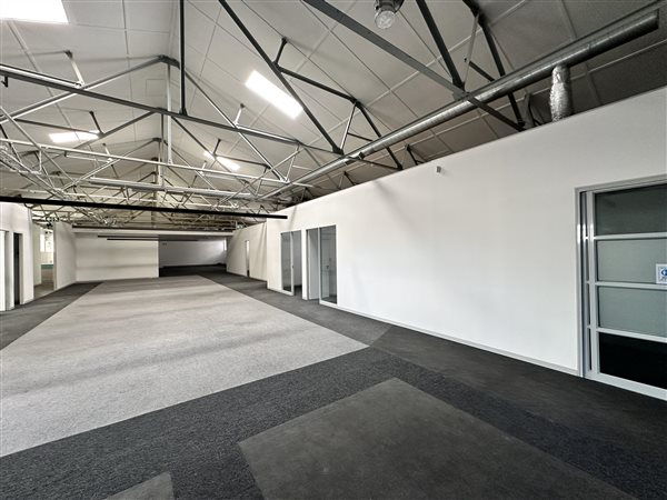 942  m² Commercial space in Woodstock