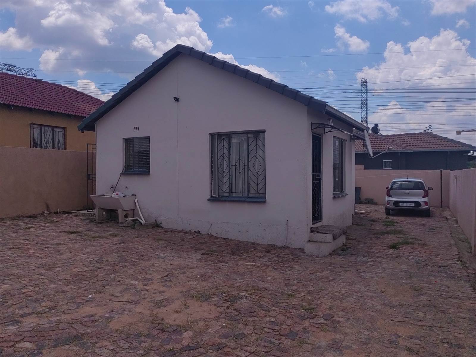 2 Bed House in Klipfontein View photo number 2