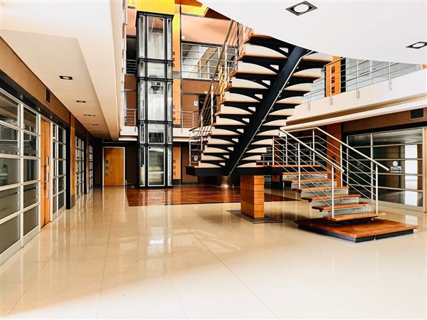 5 853  m² Commercial space