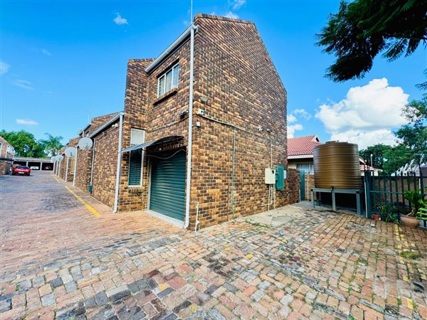 3 Bedroom Townhouse 3 Bedroom Townhouse