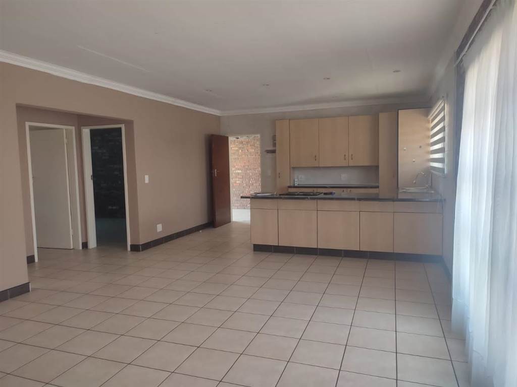 2 Bed Townhouse in Riversdale photo number 8