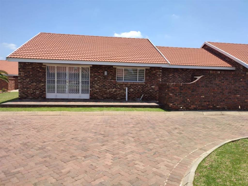 2 Bed Townhouse in Riversdale photo number 1