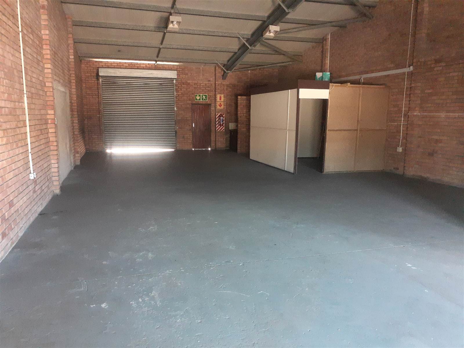 159  m² Industrial space in Alton photo number 2