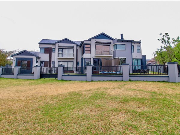 5 Bed House in Midstream Hill