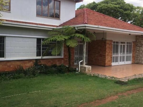 6 Bed House in Greenside