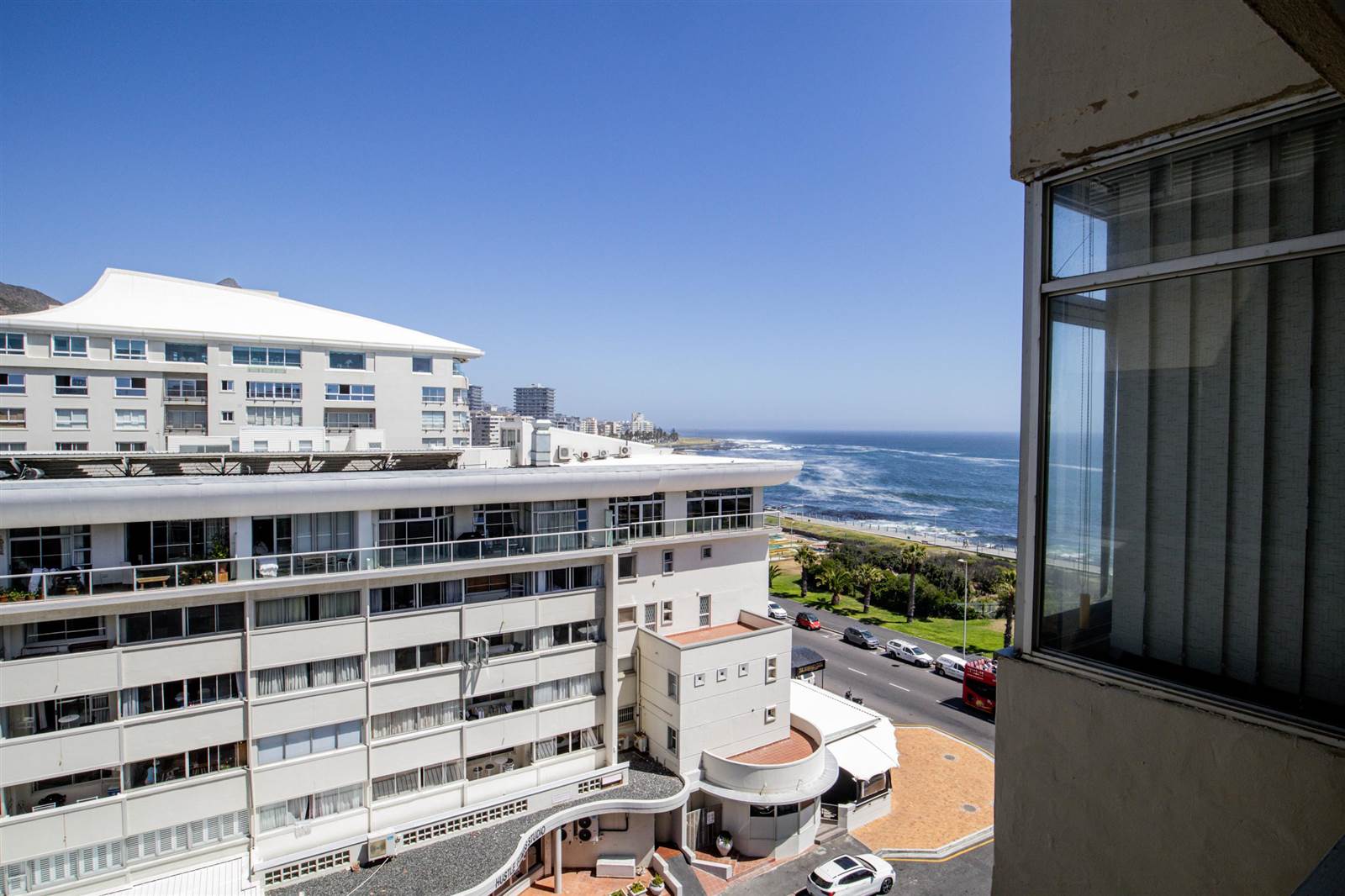Studio Apartment in Mouille Point photo number 2
