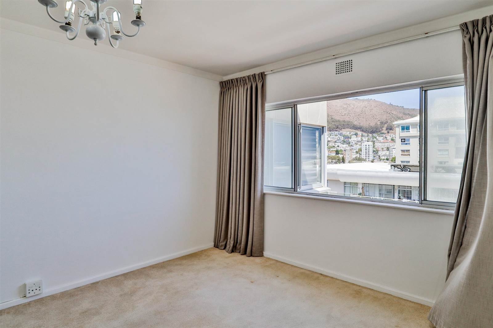 Studio Apartment in Mouille Point photo number 16