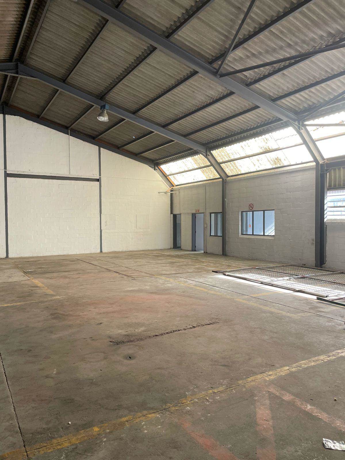 385  m² Industrial space in Retreat photo number 4