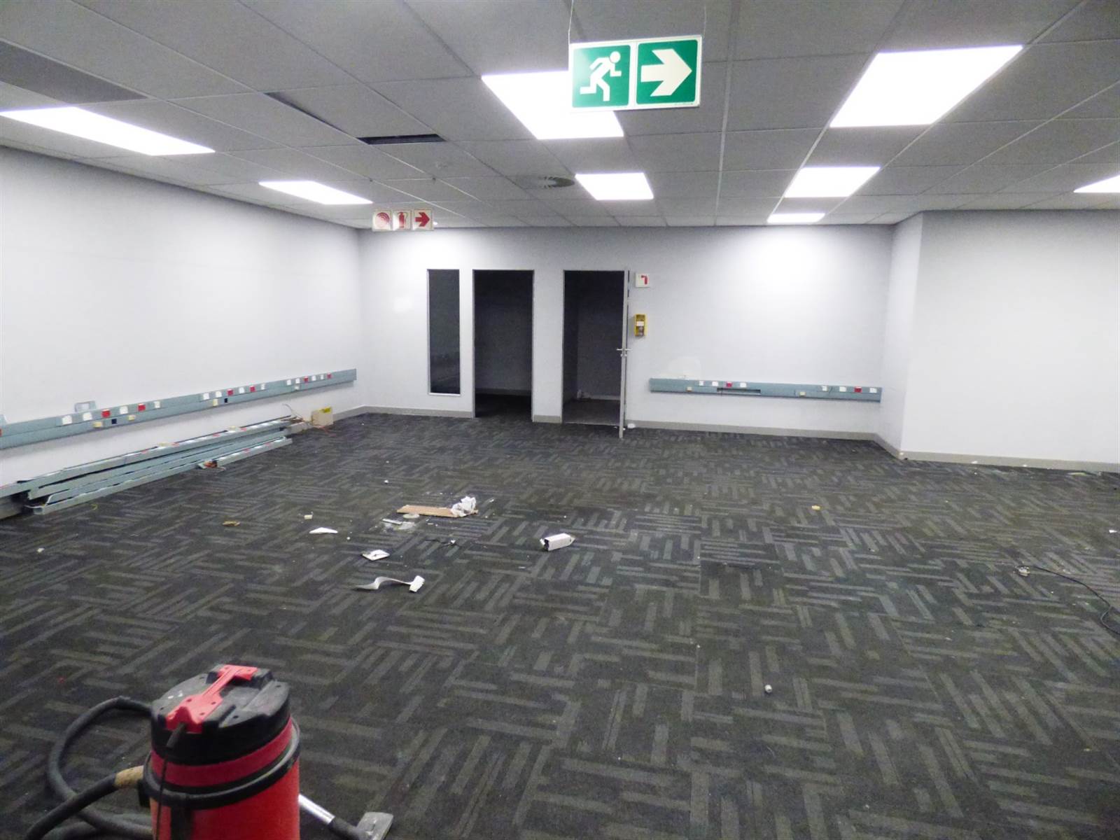 300  m² Commercial space in Parow Central photo number 1