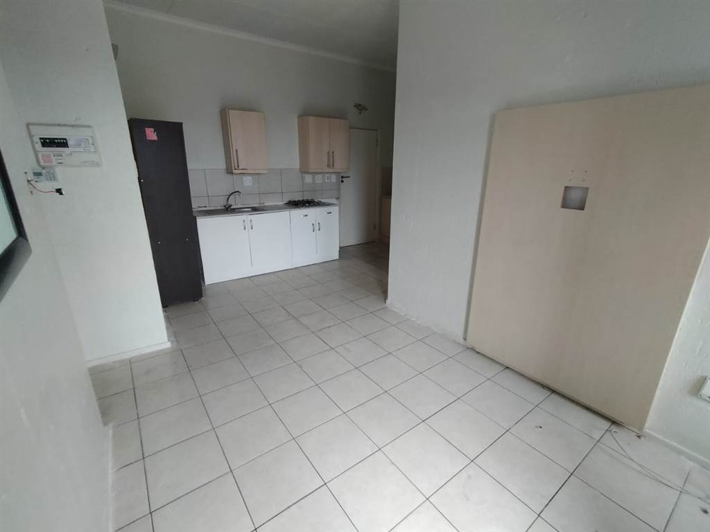 2 Bed House in Kempton Park Central photo number 30
