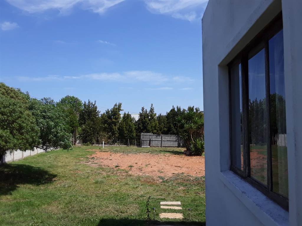 1018 m² Land available in Albertinia photo number 8