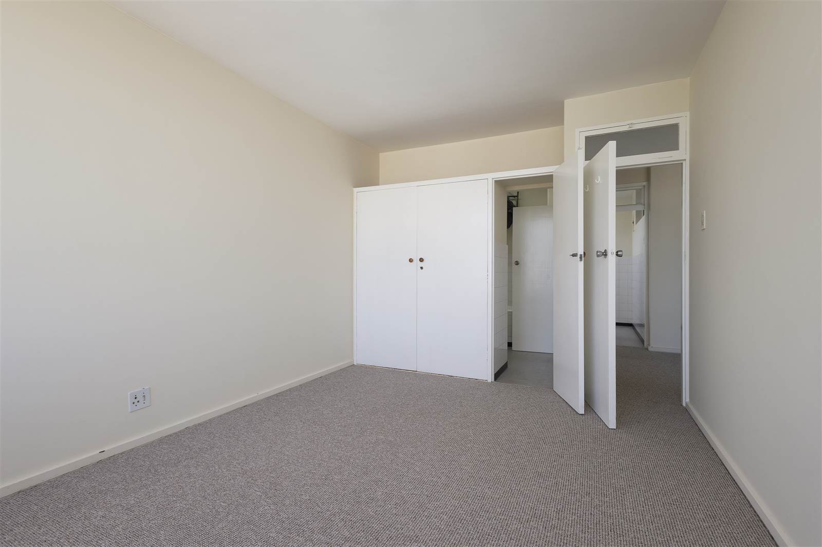 1 Bed Apartment in Windermere photo number 7