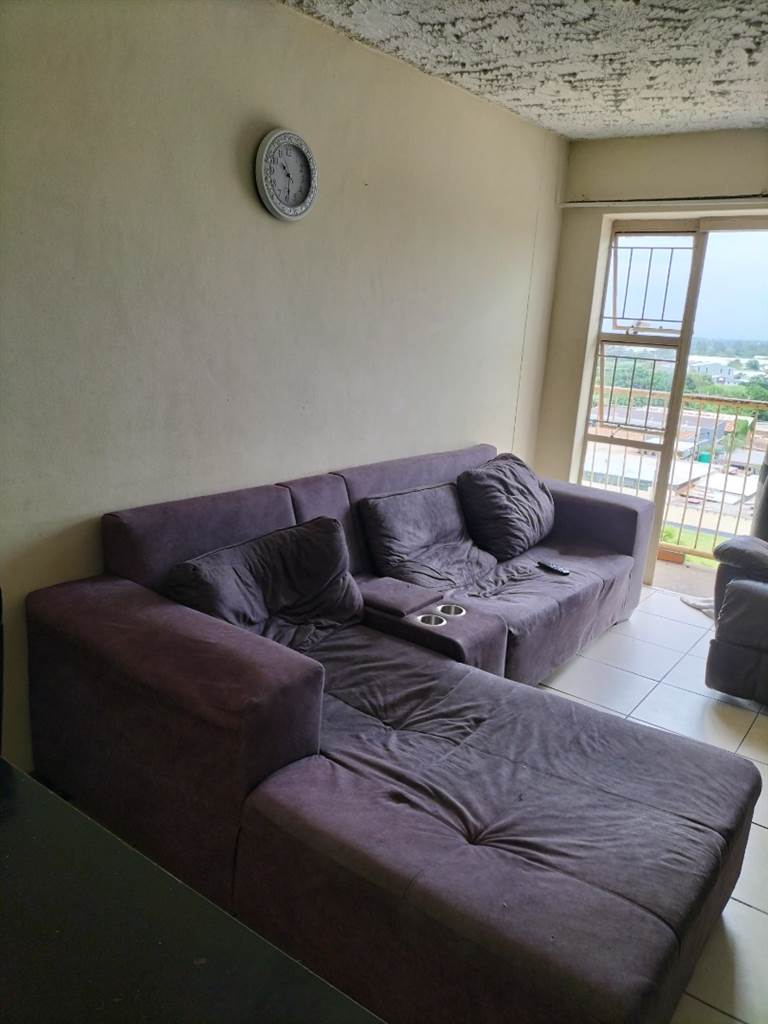 2 Bed Apartment in Silverton photo number 15