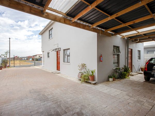 6 Bedroom House 6 Bedroom House