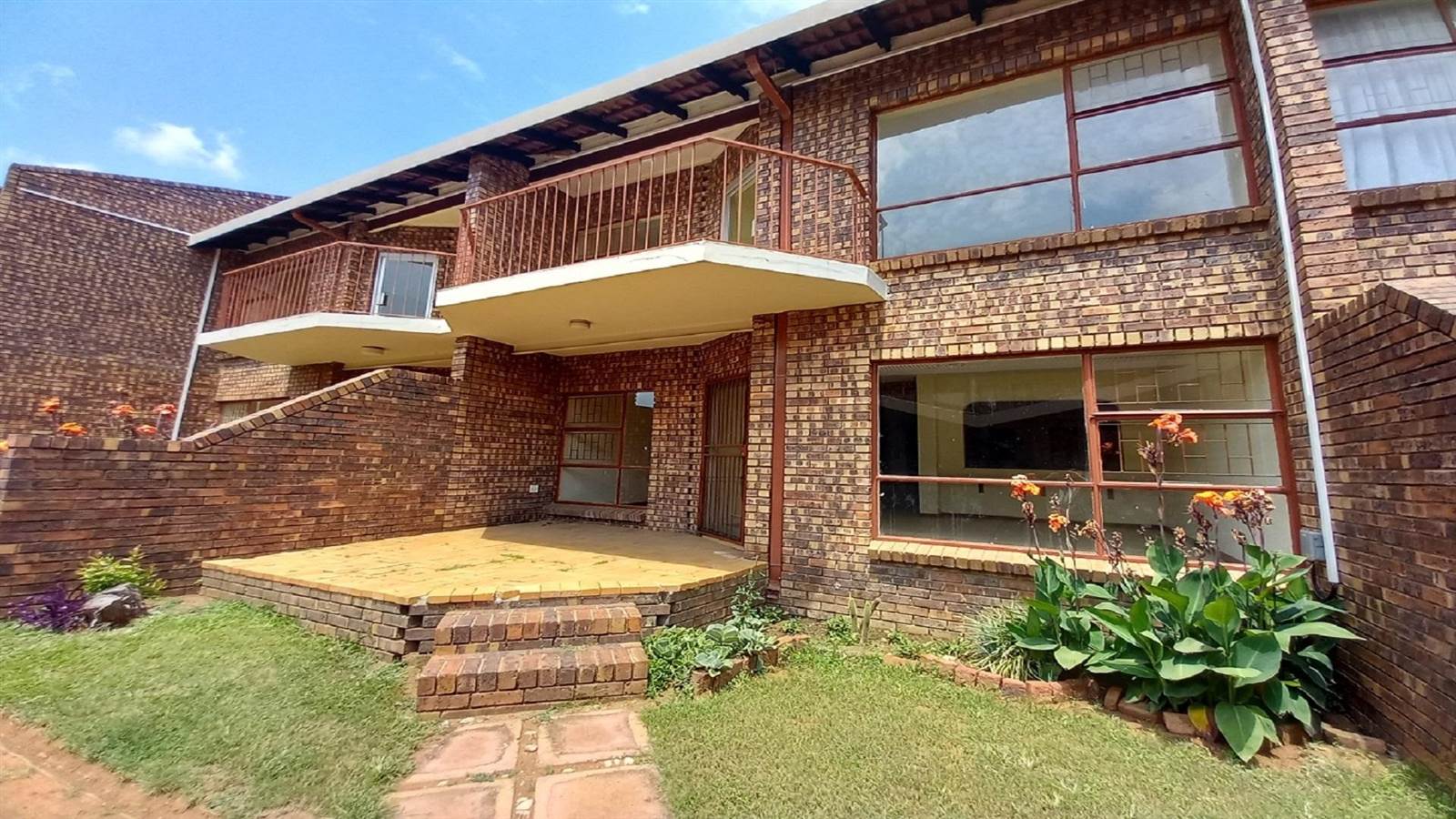 2 Bed Apartment in Bronkhorstspruit photo number 1