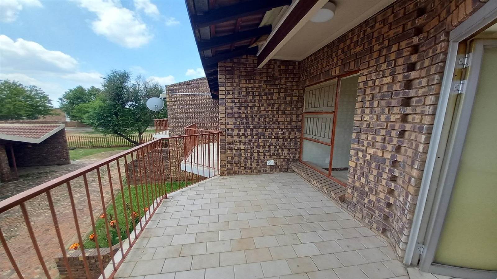 2 Bed Apartment in Bronkhorstspruit photo number 18